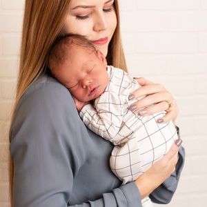 LouLou & Co “Maxwell” Knotted Gown - 0-3 Months 🖤